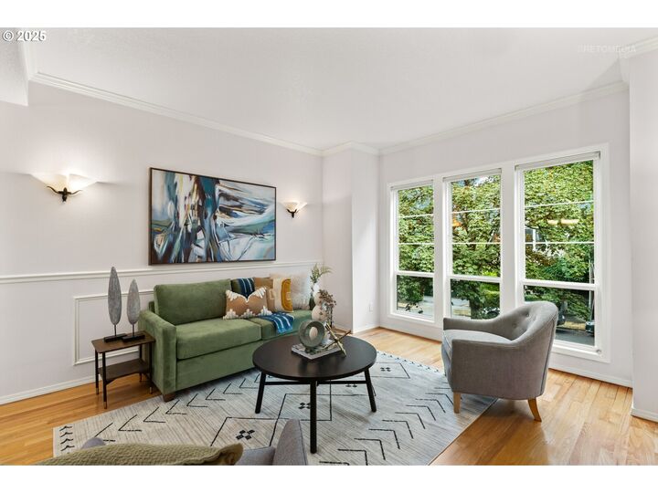 Property Photo:  3831 S Corbett Ave  OR 97239 
