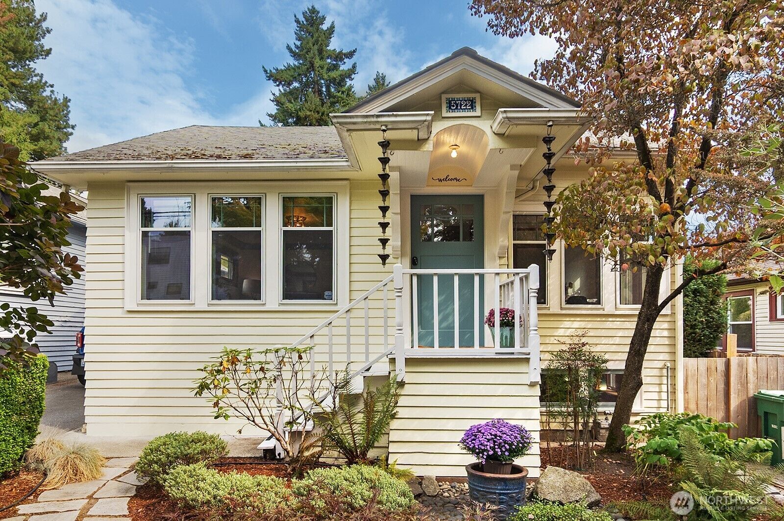 Property Photo: 5722 25th Avenue NE WA 98105