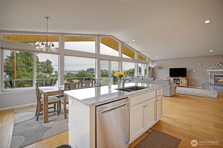 Property Photo:  1490  Country Club Drive  WA 98282 