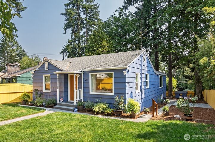 Property Photo:  14330  24th Place NE  WA 98125 