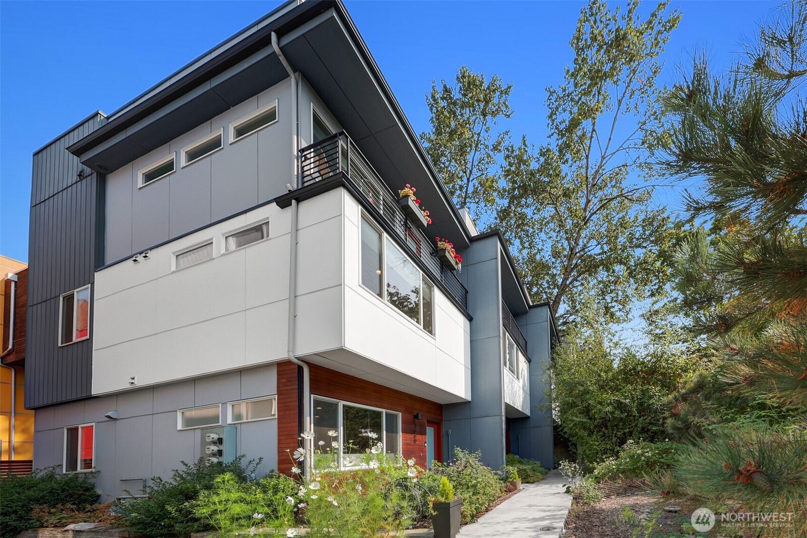 Property Photo:  3660  Courtland Place S  WA 98144 