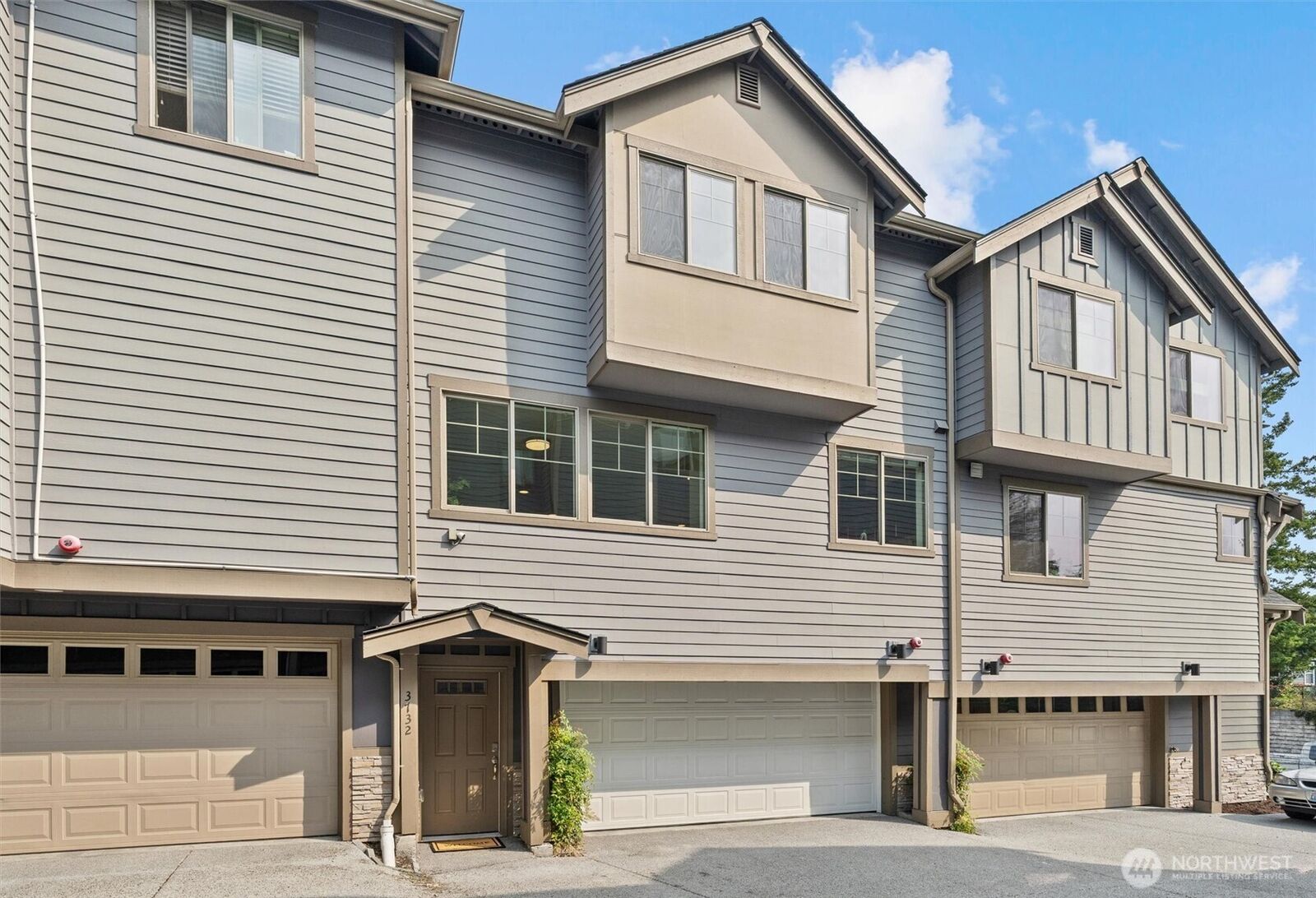 Property Photo:  3732  Southcenter Boulevard  WA 98188 