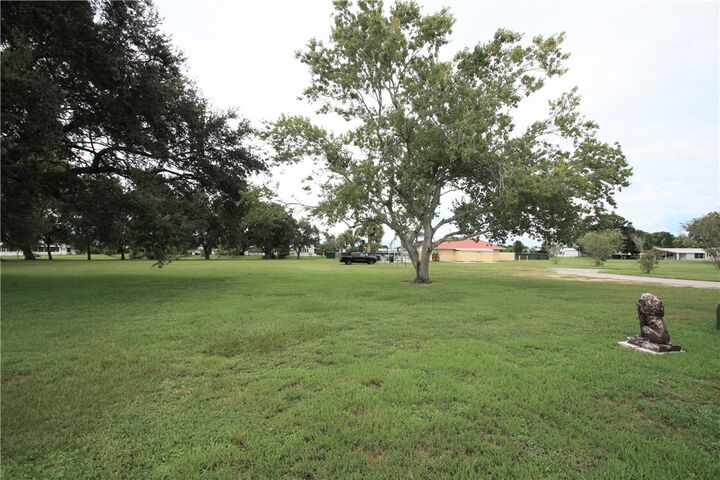 Property Photo:  1082 Parkway Lane  FL 32976 