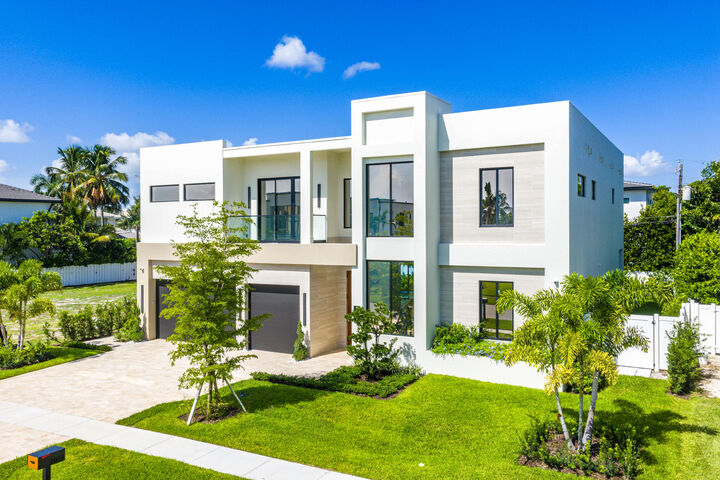 Property Photo:  1031 NE 3rd Avenue  FL 33432 