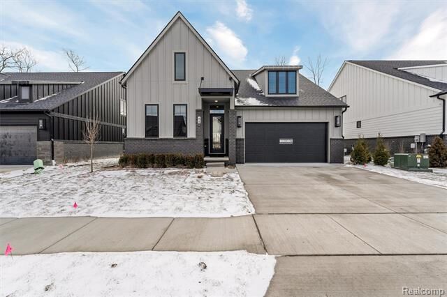 Property Photo:  66 South Trail Court  MI 48083 