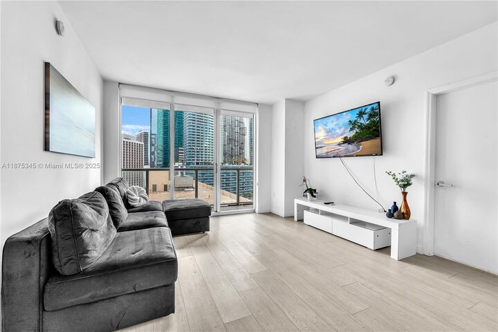 Property Photo:  500 Brickell Ave 1605  FL 33131 