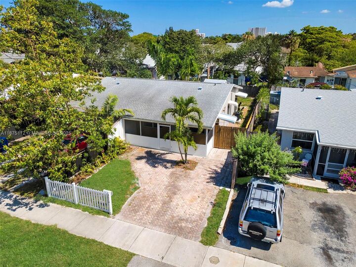 Property Photo:  351 NE 57th Ct  FL 33334 