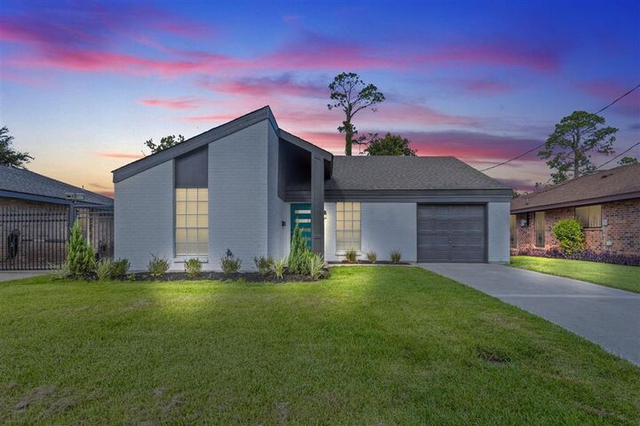 Property Photo: 4012 Brentwood Lane LA 70605