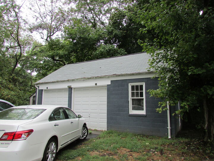 Property Photo:  252 Oronoque Road  CT 06461 