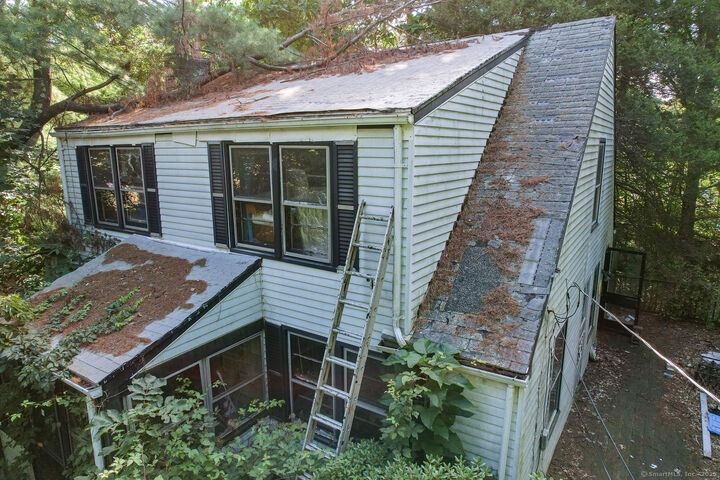 Property Photo:  1335 Wolf Hill Road  CT 06410 