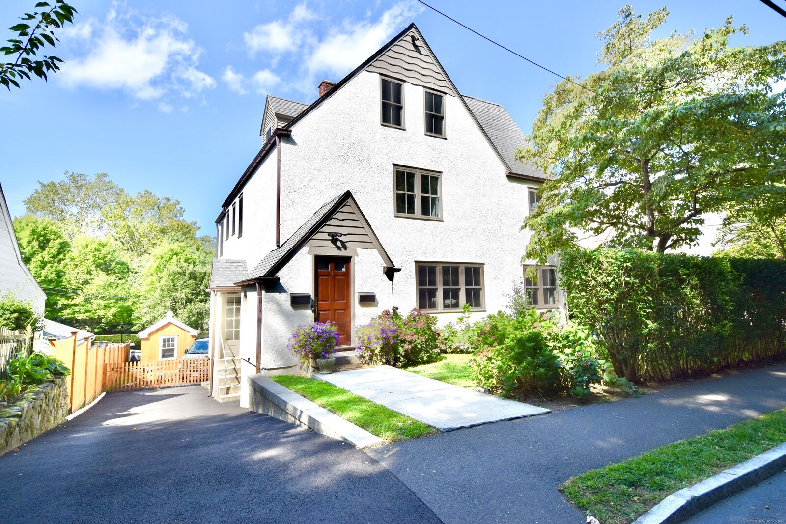 Property Photo:  6 Pemberwick Road  CT 06831 