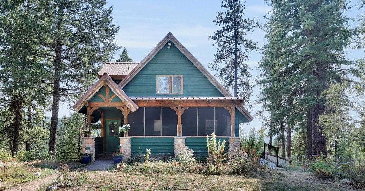 Property Photo:  17820 N Forest Ln  WA 99025 