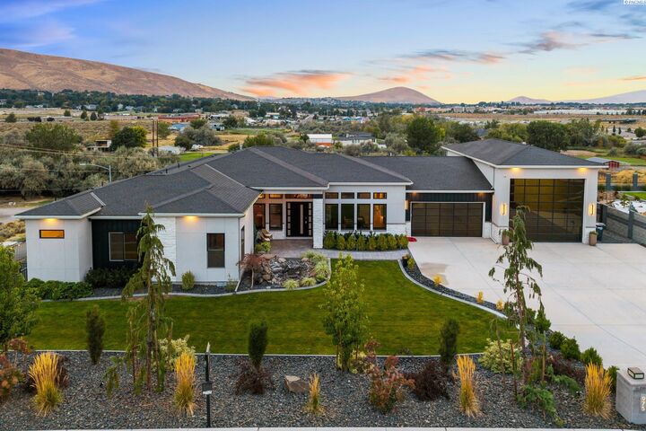 Property Photo: 975 Rieve Court WA 99352