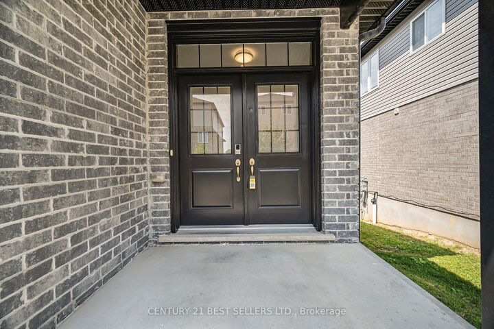 Property Photo: 2619 Sheffield Boulevard 33 ON N6M 0G4