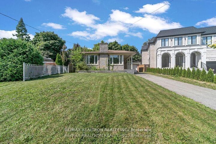 Property Photo:  66 Claywood Road  ON M2N 2R2 