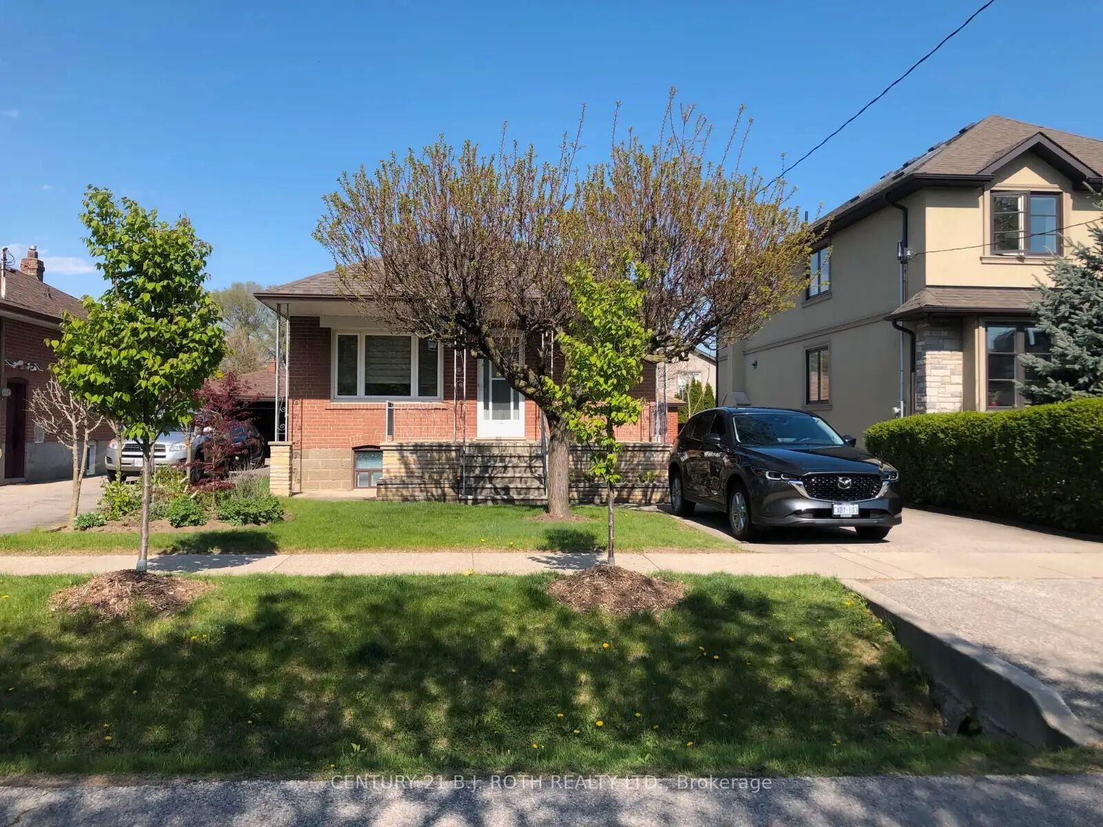 Property Photo: 7 Ashmore Avenue Lower ON M8Z 4C5