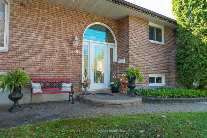 Property Photo:  589 Elmwood Avenue  ON P1B 8X8 