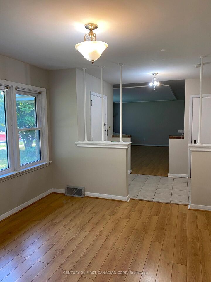 Property Photo:  270 Sarnia Road Main Level  ON N6G 1M9
