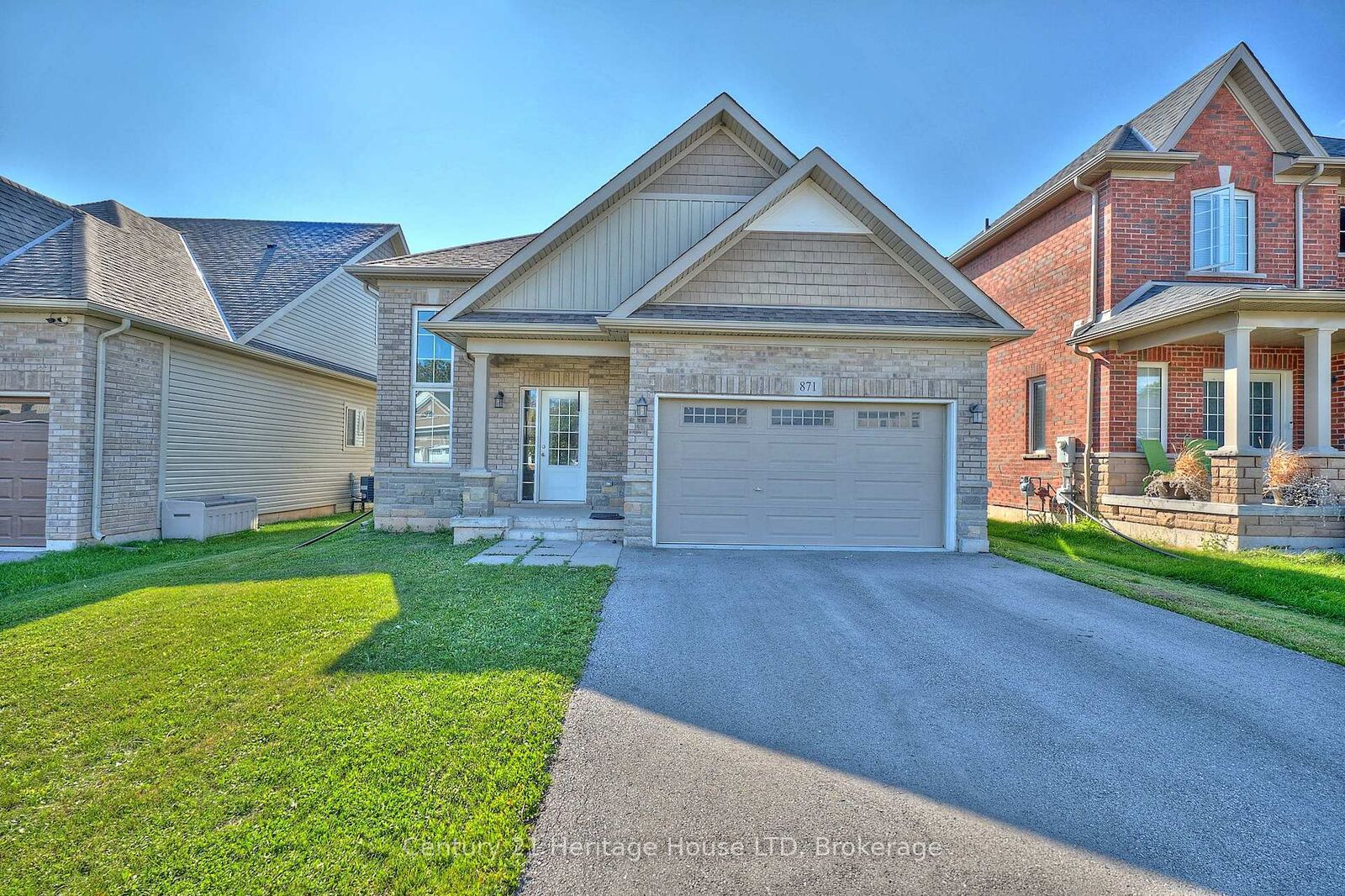 Property Photo:  871 Burwell Street  ON L2A 0E3 