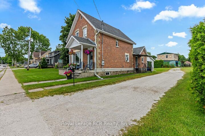 Property Photo: 524 Scott Street ON N0H 2T0