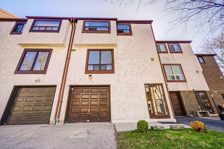 Property Photo:  4020 Brandon Gate Drive 8  ON L4T 3W8 