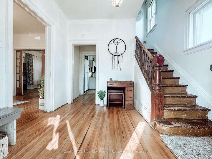 Property Photo:  551 First Avenue E  ON P1B 1K5 