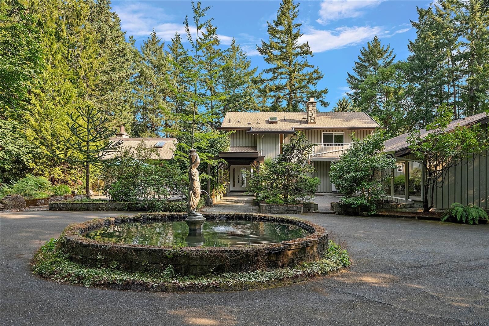 Property Photo: 1661 Lands End Rd BC V8L 5L5