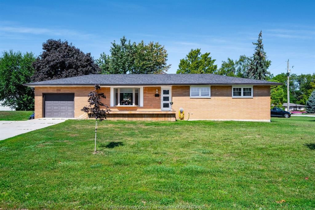 Property Photo:  1336 Sunset Ave  ON N9Y 2T3 