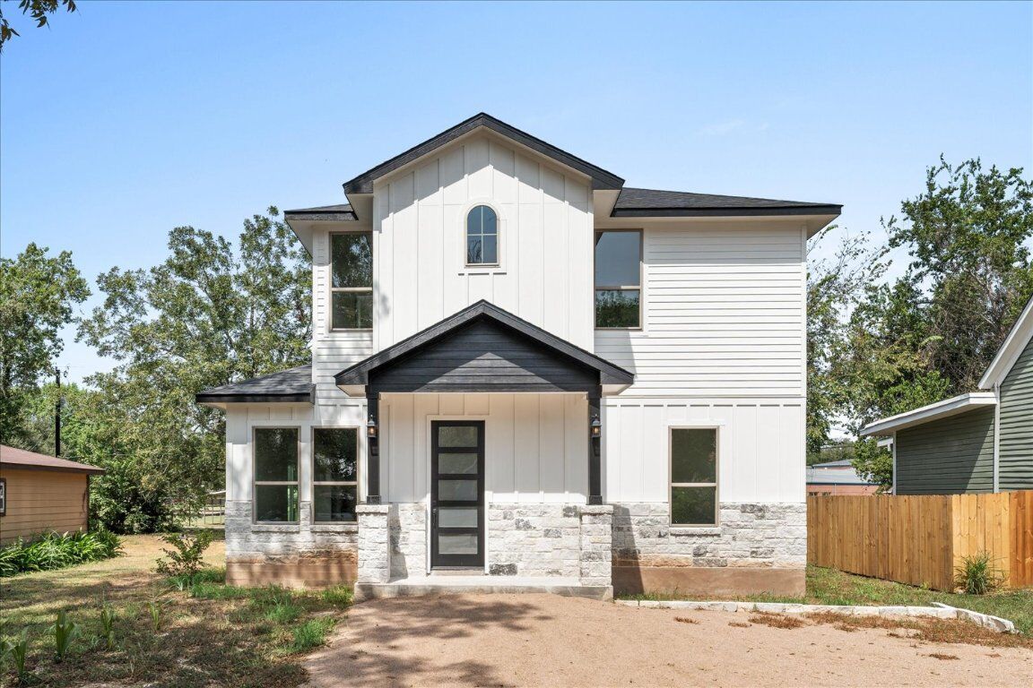 Property Photo:  504 Walker Street  TX 78957 