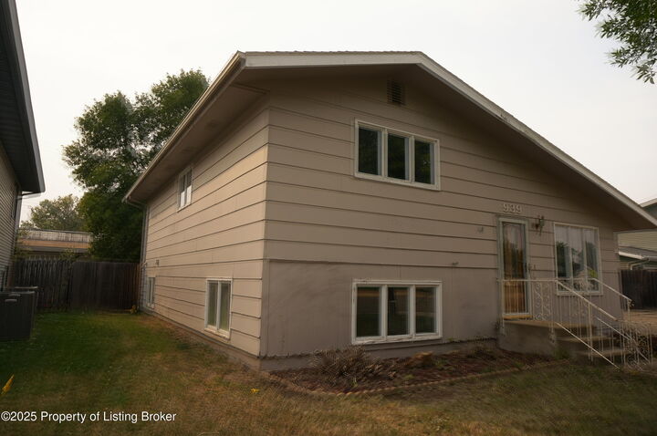 Property Photo:  939 1st Avenue W  ND 58601 