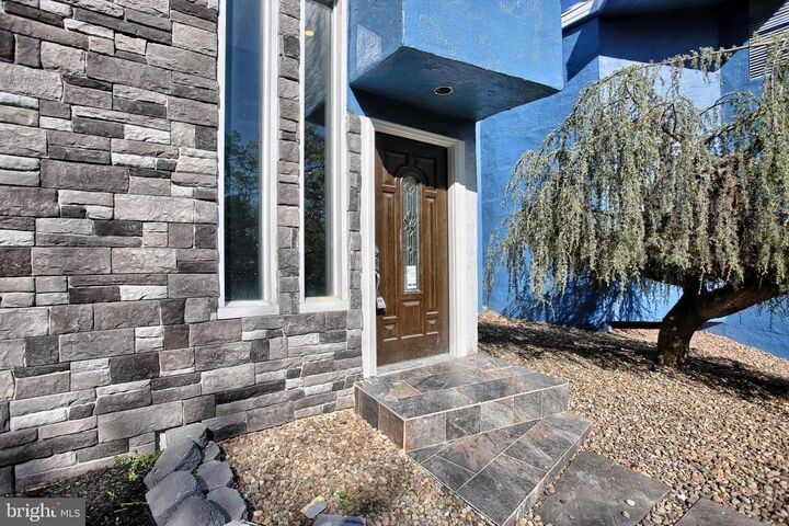 Property Photo:  1813 Holly Drive  PA 17110 
