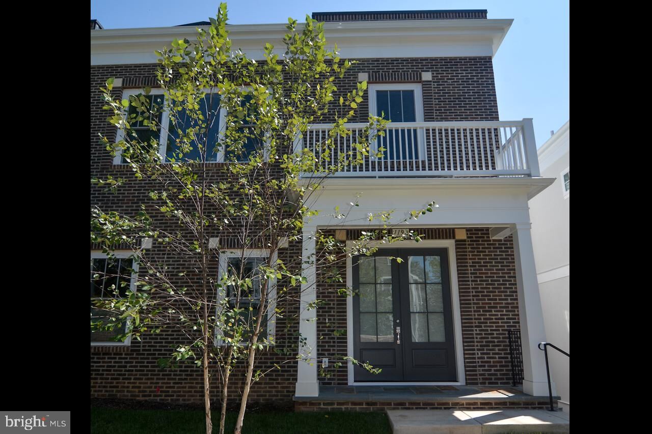 Property Photo:  