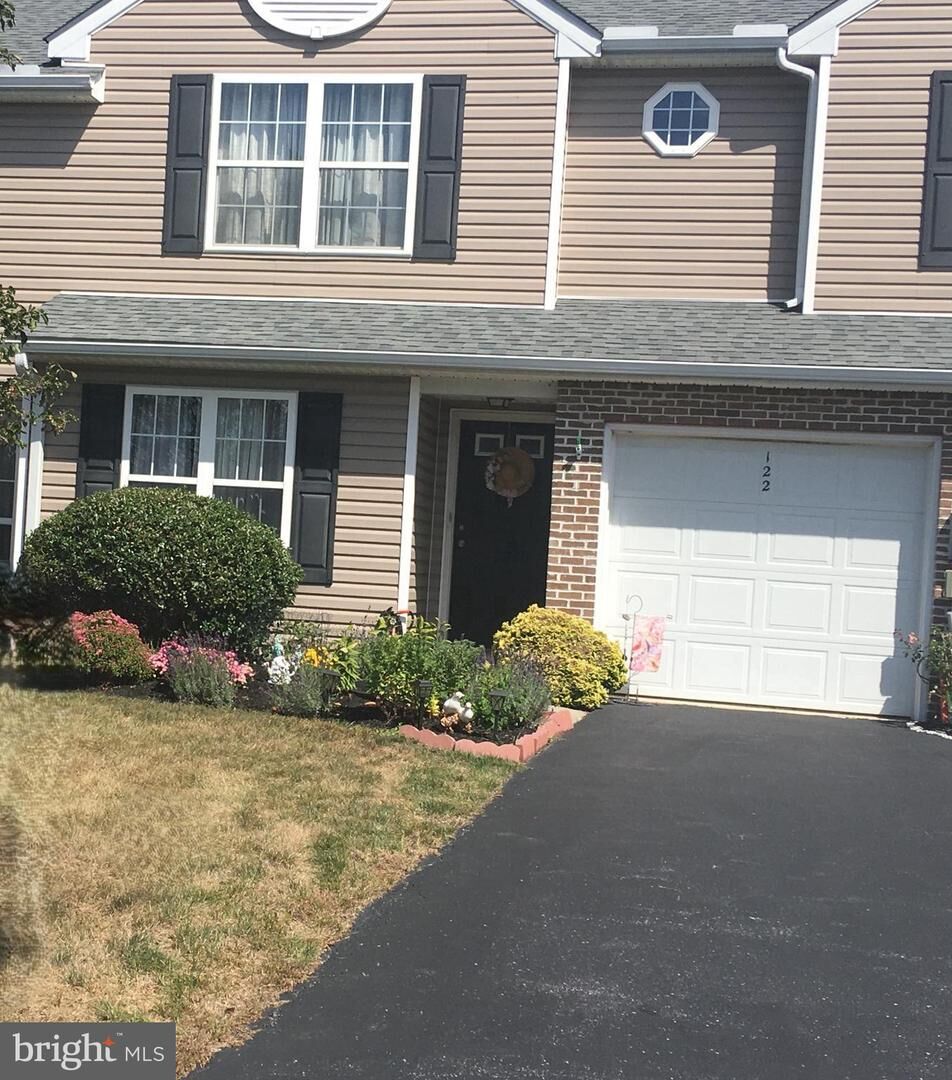 Property Photo:  122 Kestrel Court  PA 17036 