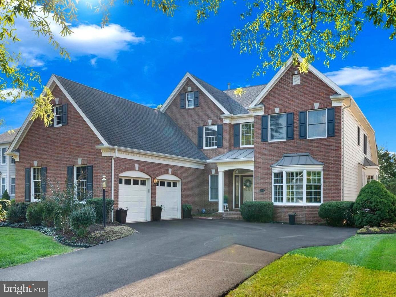 Property Photo: 15295 Golf View Drive VA 20169