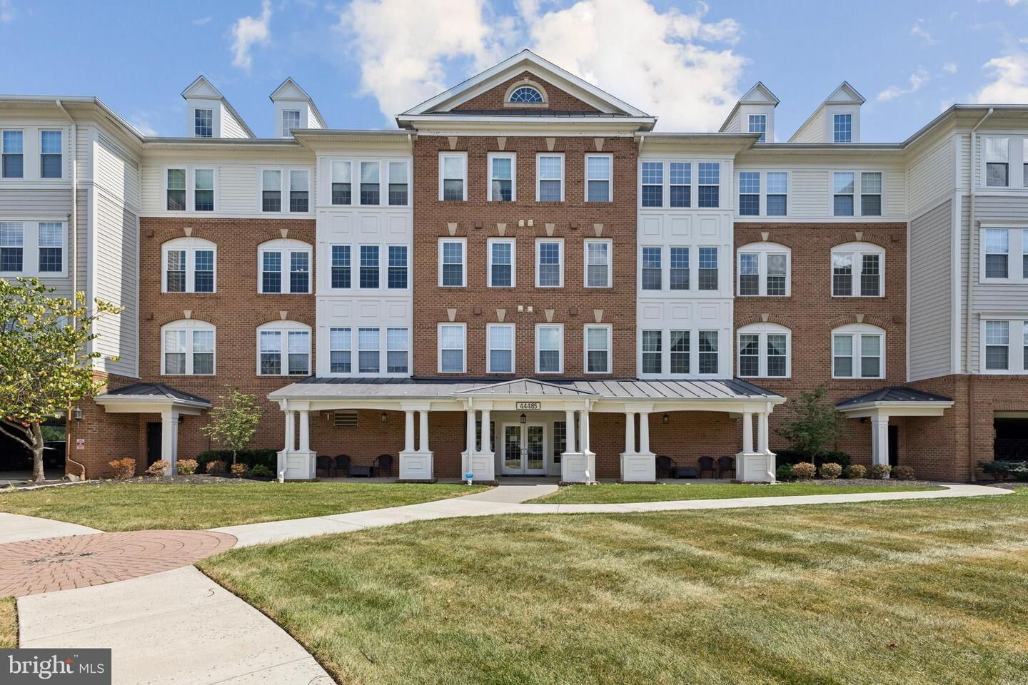 Property Photo:  44485 Chamberlain Terrace 200  VA 20147 