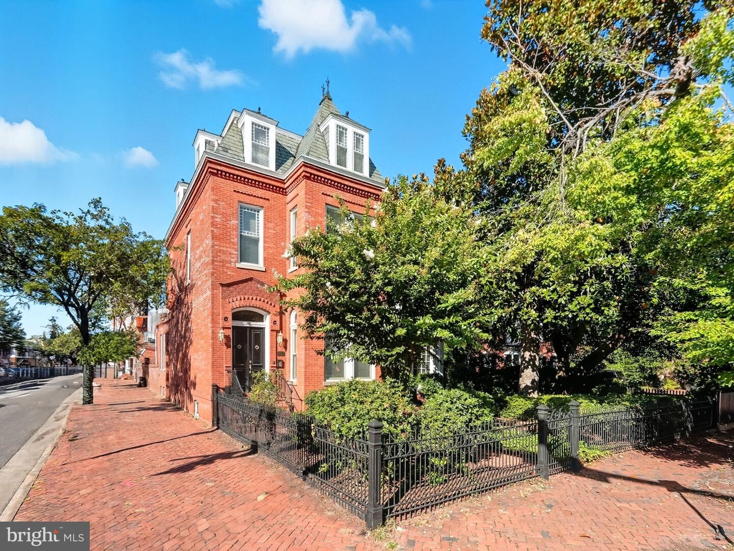Property Photo: 719 Prince Street VA 22314