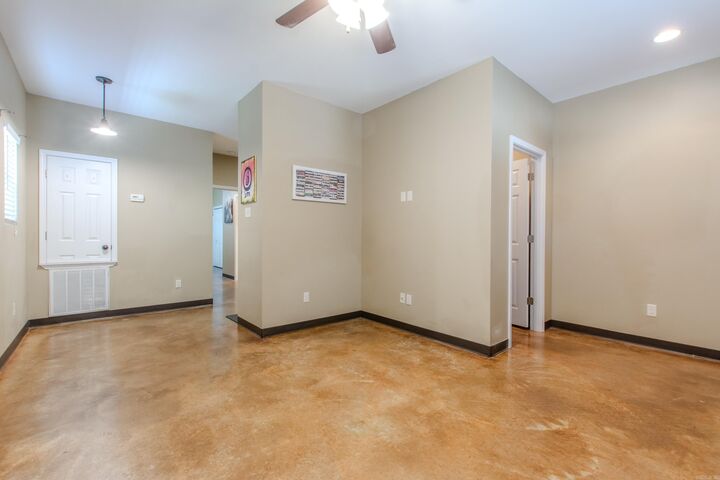 Property Photo: 1615 Aldersgate Road AR 72205
