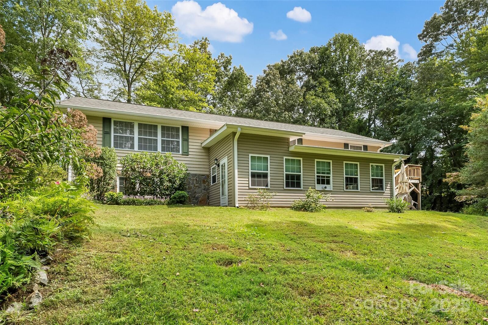 Property Photo:  111 Maple Ridge Drive  NC 28762 