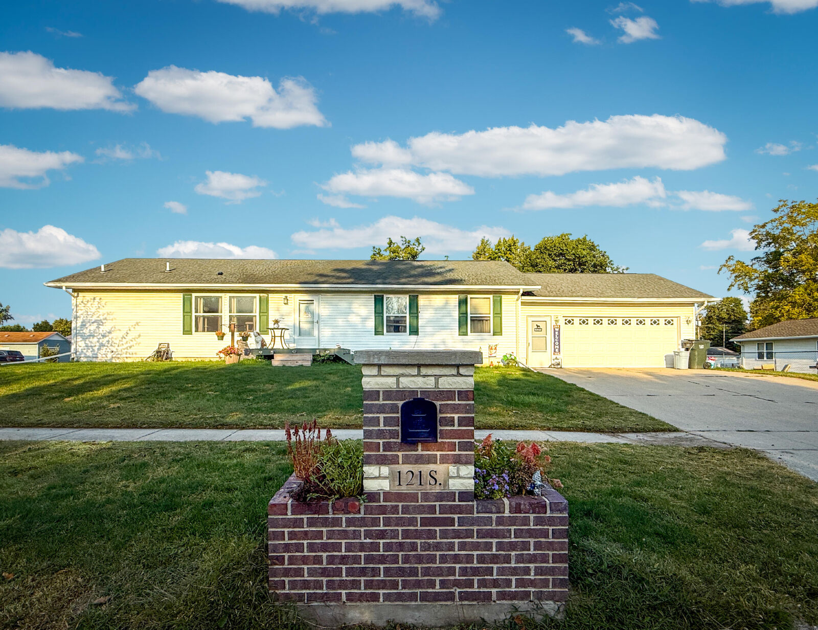 Property Photo: 121 S State Street IA 50036
