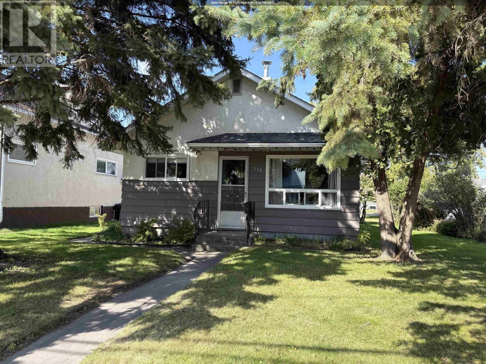 Property Photo:  338 Third St W  ON P9A 3A7 