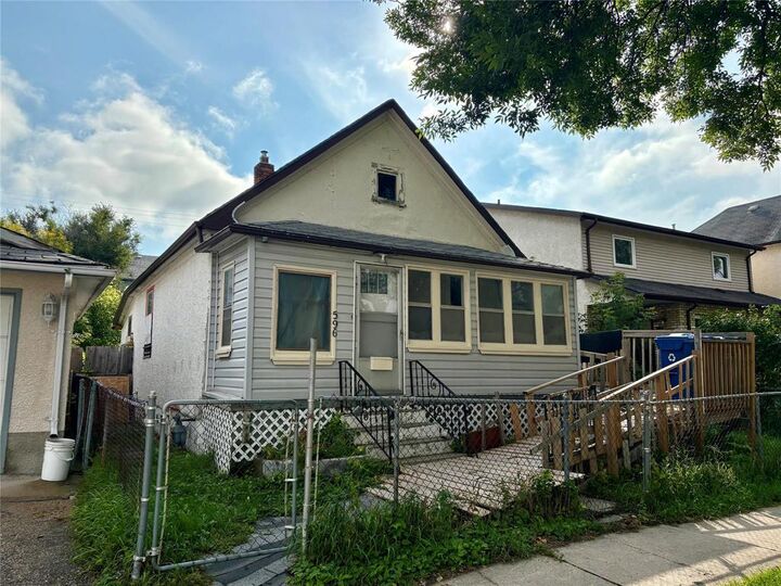 Property Photo:  695 Agnes Street  MB R3E 1X8 