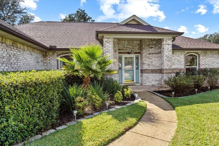 Property Photo: 7807 Lola Circle FL 32566