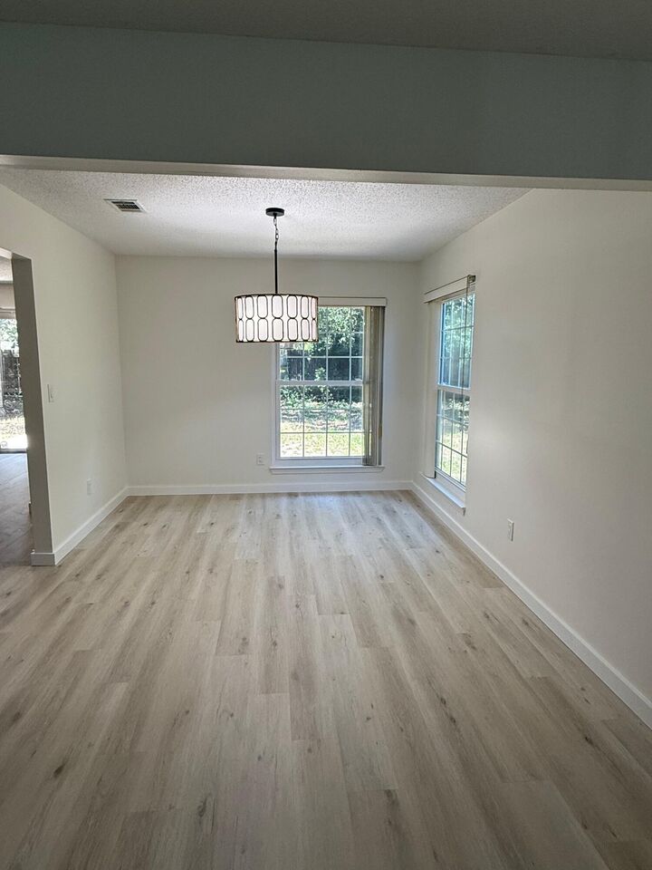 Property Photo:  910 Elizabeth Lane  FL 32579 