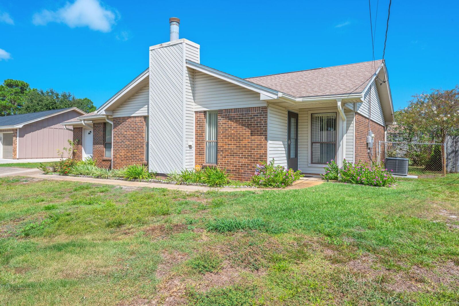 Property Photo: 422 Fleetwood Drive FL 32569