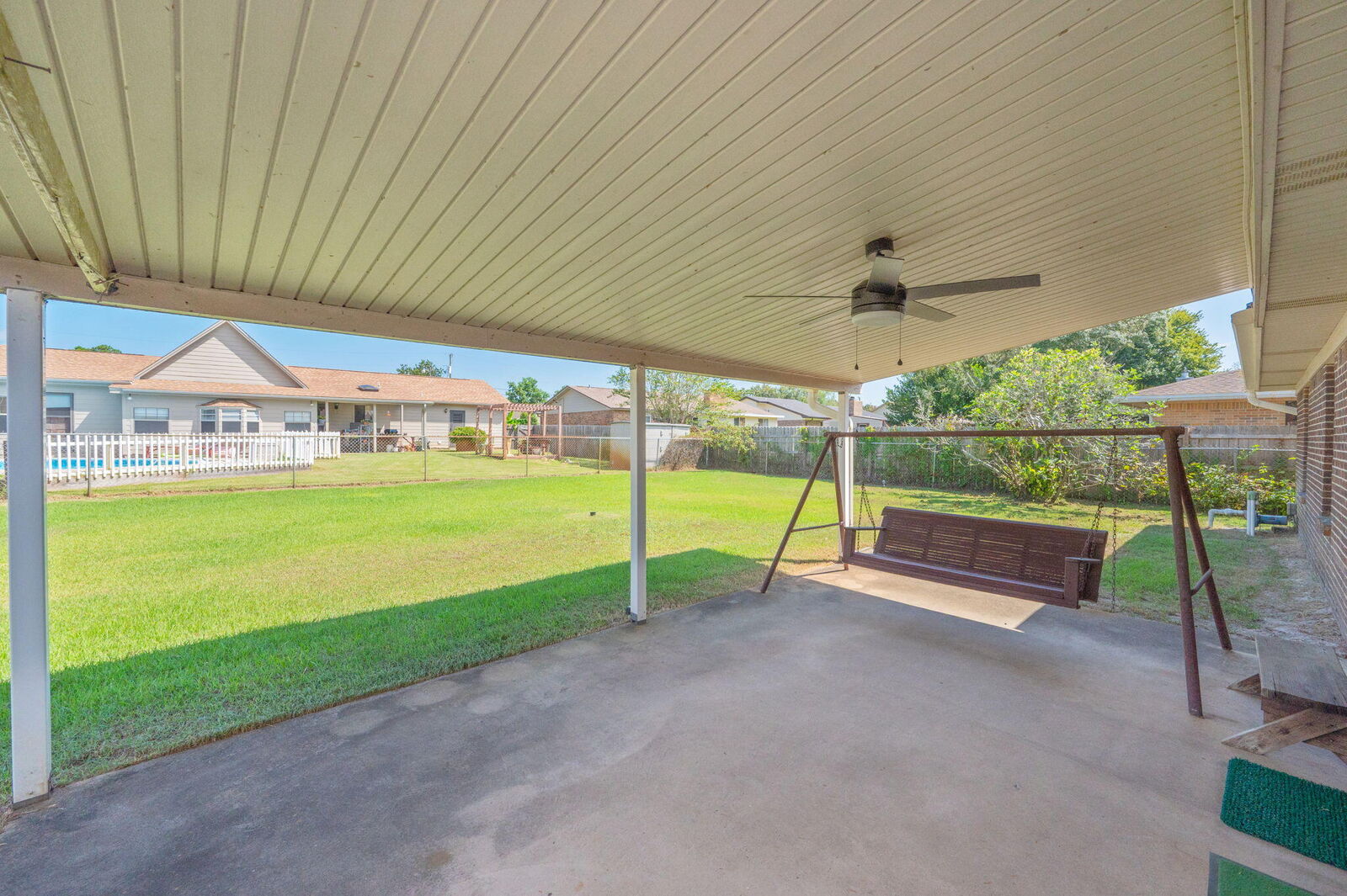Property Photo: 422 Fleetwood Drive FL 32569