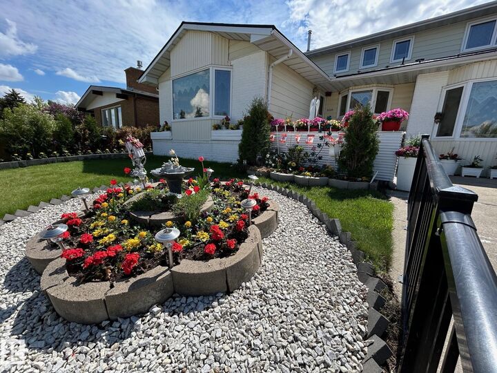 Property Photo:  11539 40 Avenue NW  AB T6J 0R7 