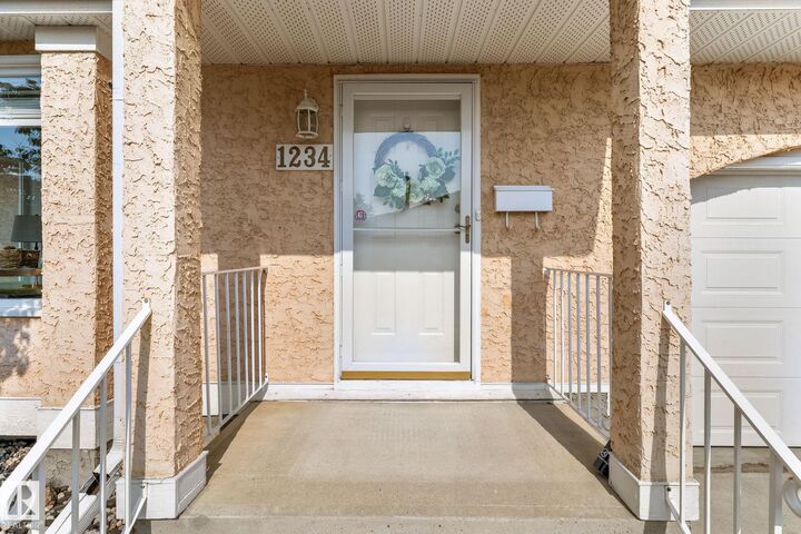 Property Photo:  1234 105 Street NW  AB T6J 6J9 