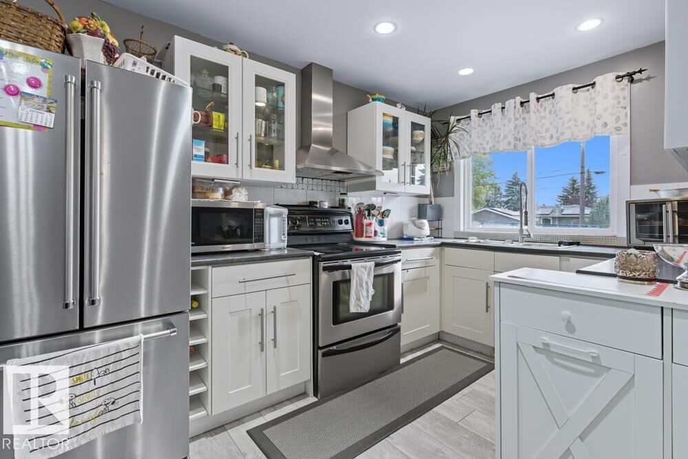 Property Photo:  9211 69 Street NW  AB T6B 1V8 