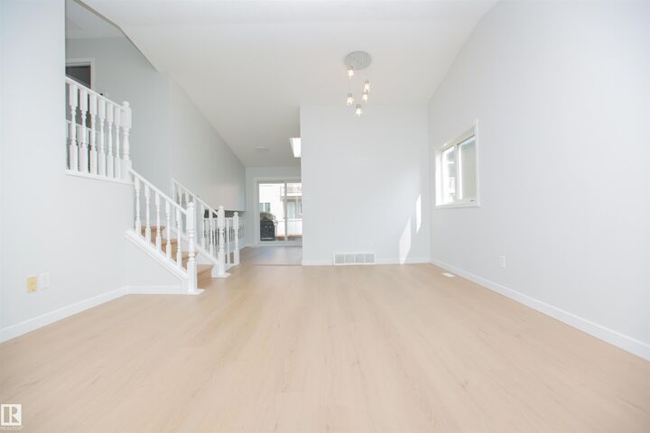 Photo de la propriété: 9340 180A Avenue NW AB T5Z 2J3