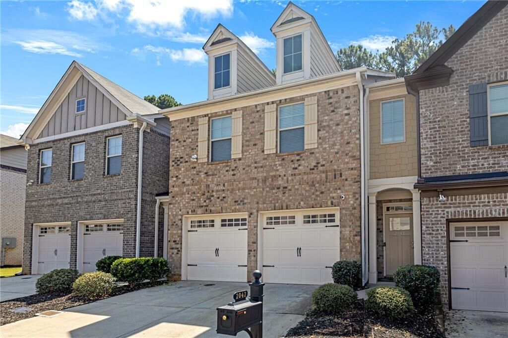Property Photo: 2042 Brightleaf Way 104 GA 30060